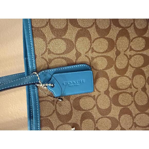 Stylish Coach Signature Tote Bag - 2023 5696 - Picture 4 of 8